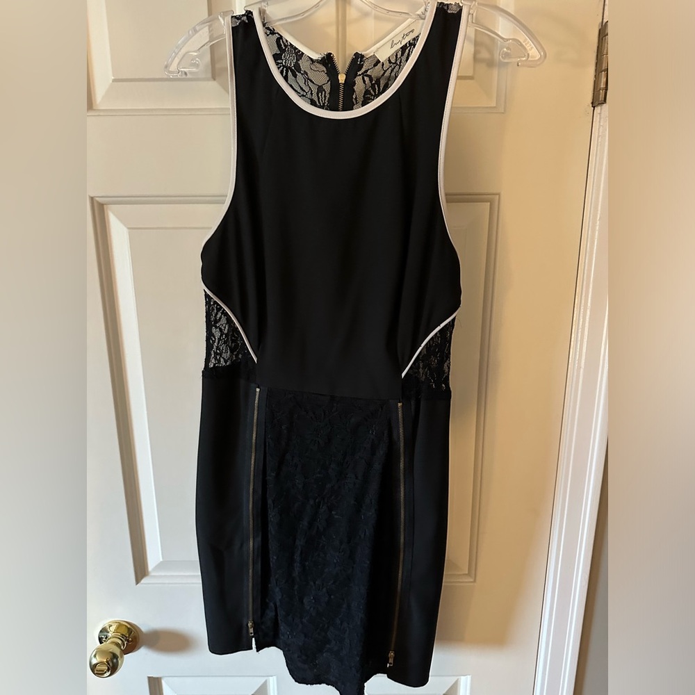 Mini lace dress with zipper (real!) detail